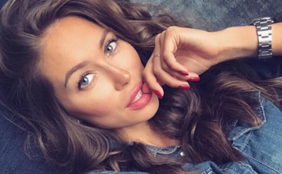 Модель Галинка Миргаева показала пышный бюст в откровенном видео