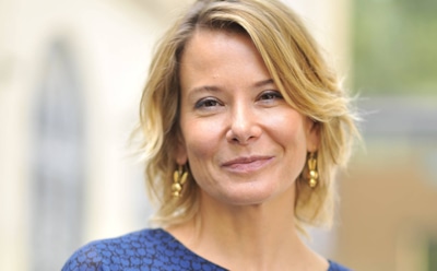 Актриса Юлия Высоцкая показала, как ее стригли налысо