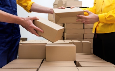 Россиян предупредили о новых правилах получения посылок из интернет-магазинов