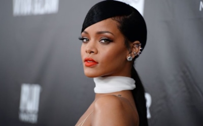 Рианна породила слухи о помолвке кольцом на безымянном пальце