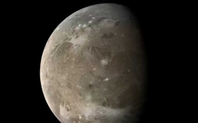 Уфологи обнаружили на снимке со спутника Юпитера квадратный НЛО