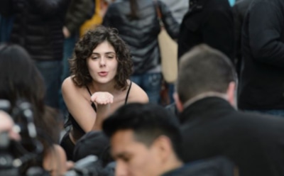 Борцы за права девушек прошлись по Таймс-сквер в нижнем белье