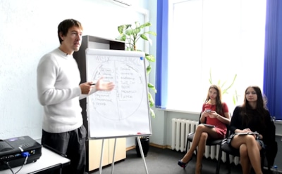 Секс-коуч Алекс Лесли заявил о своих политических амбициях