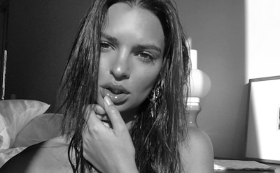 Эмили Ратаковски выложила откровенное фото в русской бане