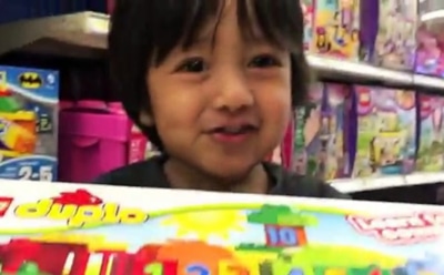 Шестилетний мальчик заработал $11 млн на YouTube