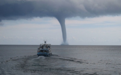 Ученые зафиксировали в океане загадочные «дымовые кольца»