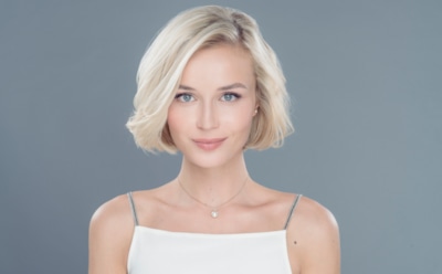 Полина Гагарина появилась на концерте в полупрозрачном мини