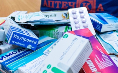 Ученый рассказал, чем опасно запивать лекарства