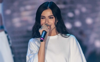 Елену Темникову раскритиковали за голый живот в телеэфире