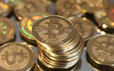 Курс биткоина к доллару стал падать