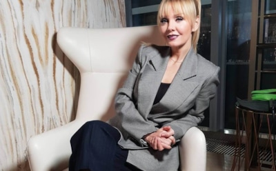 49-летняя Валерия порадовала поклонников снимком в мини-платье