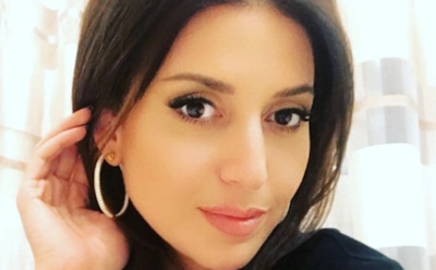 Певица Жасмин вышла в свет в блестящем мини-платье