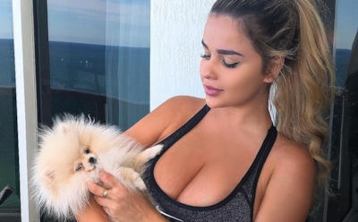 Анастасия Квитко обнажила на пляже грудь