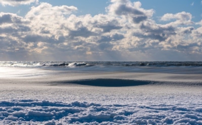 Американец снял с дрона «замерзший» океан