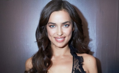 Ирина Шейк показала соблазнительную фигуру в купальнике