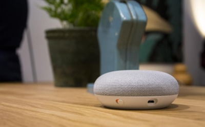 Видео бабушки с колонкой Googlе Home Mini стало вирусным в YouTube