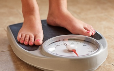 Ученые назвали причину зимнего ожирения людей