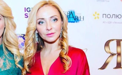 Татьяна Навка показала роскошную фигуру в голубом купальнике