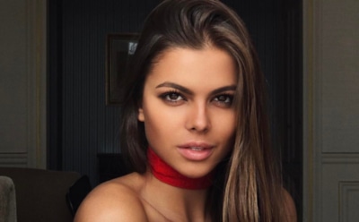 Одинцова подкинула поклонникам головоломку в откровенном купальнике