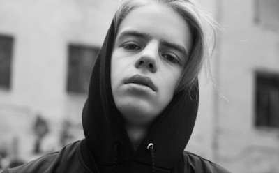 На аукцион выставили постельное белье, на котором спал рэпер Pharaoh