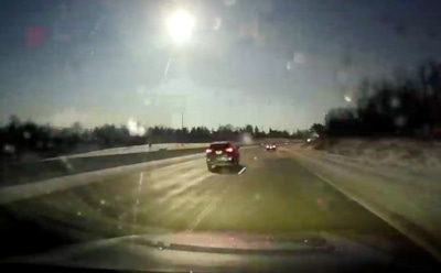 На видео попало падение метеорита недалеко от Детройта