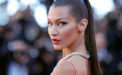 Белла Хадид появилась на Неделе моды в прозрачном топе