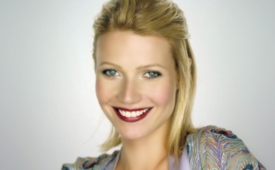 Гвинет Пэлтроу вышла в свет с обручальным кольцом