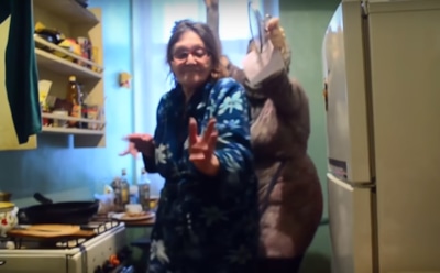 В Петербурге пенсионерки сняли клип в поддержку ульяновских курсантов