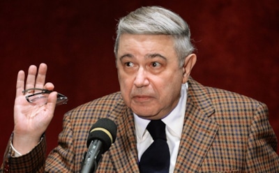 Евгений Петросян озадачил поклонников «горячим» танцем с темнокожими послами