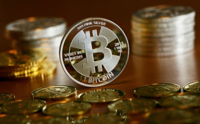 Курс биткоина падает на фоне сообщений о возможном контроле криптовалют