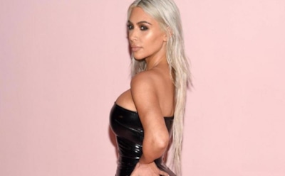 Ким Кардашьян показала пикантное селфи топлес