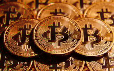 Курс биткоина к доллару вновь упал