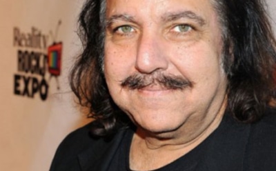 64-летнего порноактера обвинили в домогательствах и изнасилованиях