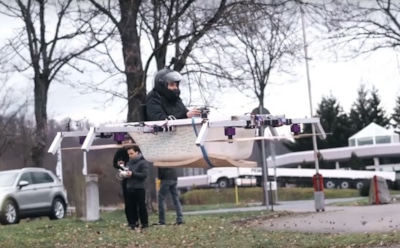 В Германии братья-близнецы отправились в булочную на летающей ванне