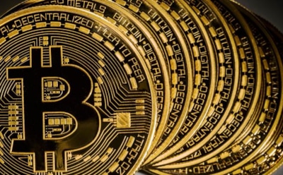 Курс биткоина к доллару снова падает