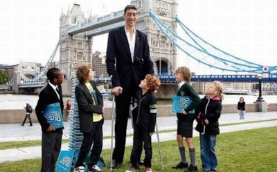 В Египте самый высокий мужчина встретился с самой низкой женщиной