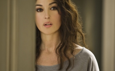 53-летняя Моника Беллуччи вышла в свет в облегающем красном платье