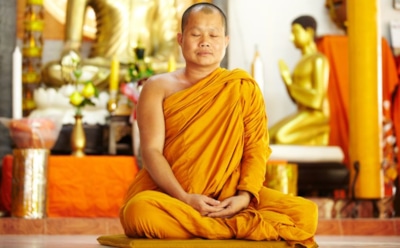 В Таиланде буддийский монах попался на краже женских трусиков