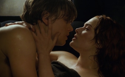 Названы самые популярные постельные сцены в кино