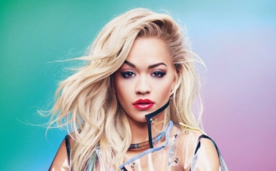 Голая Рита Ора похвасталась фигурой на фоне заката