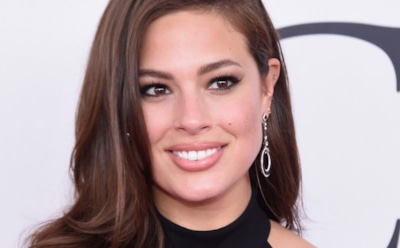 Эшли Грэм​ взбудоражила поклонников "горячей" демонстрацией купальника