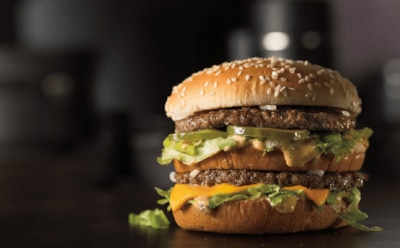 McDonald's откажется от чизбургеров и шоколадного молока в детском меню