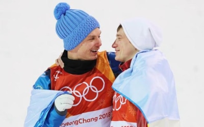 Олимпийцы из России и Украины крепко обнялись на пьедестале в Пхенчхане
