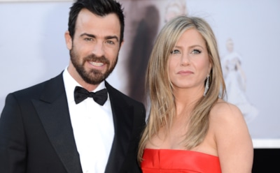 СМИ: Энистон и Теру могли развестись из-за записок Брэда Питта