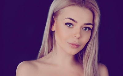 Алина Гросу показала пышные формы в леопардовом бюстгальтере