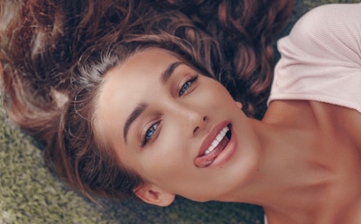 Фотомодель Анюта Рай взбудоражила фанатов оранжевым бикини