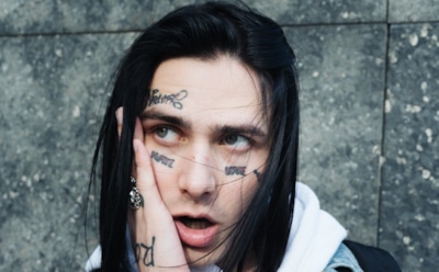 Рэпер Face сжег Белый дом в клипе на песню «Я роняю Запад»