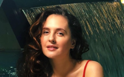 Звезда "Сладкой жизни" Мария Шумакова показала стройную фигуру в купальнике