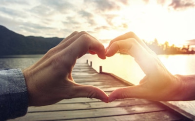 Ученые: прикосновения любимого человека избавляют от боли