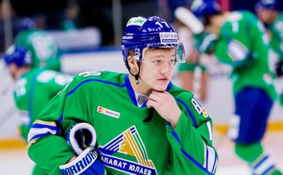 Автор решающей шайбы на Олимпиаде подарил машину своему первому тренеру